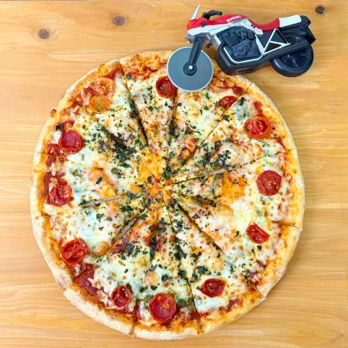 スズキのKATANA型ピザカッター「ピザカッターナ」