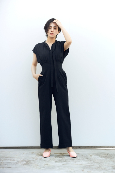 オールインワン ¥10,450 パンプス ¥8,789(税込)