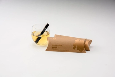 いつものお酒を“高級酒”に変える原木のスティック　 埼玉県新商品AWARD 大賞受賞の【know enough/樽を知る】 2025年夏、ドン・キホーテ様にて販売開始！