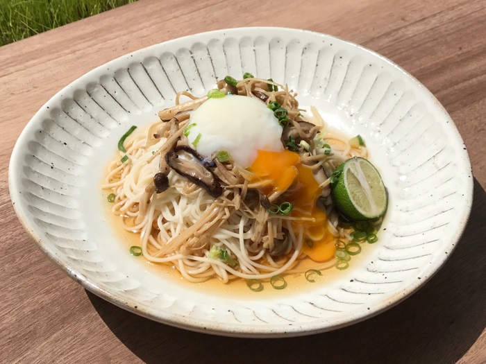 低糖質麺:調理例2(きのこと温玉のぶっかけうどん風)