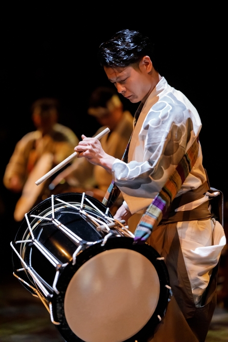 神谷俊一郎(演出、和太鼓)