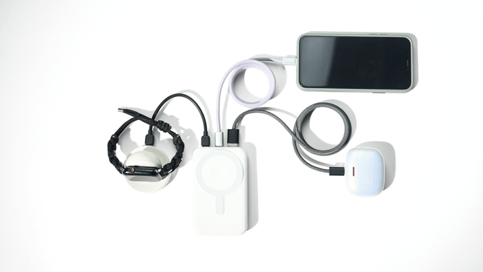 ワイヤレス+ケーブルで4台同時充電