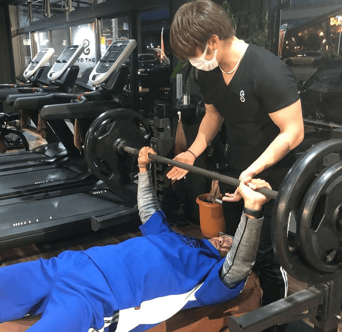 eIGHT GYMトレーナー マスク着用での指導