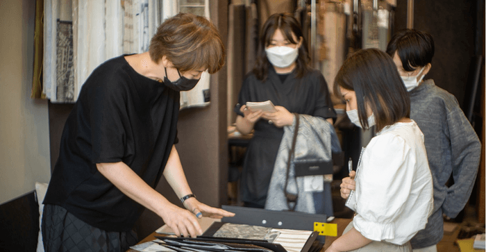 株式会社インテリアホソイで打ち合わせの様子