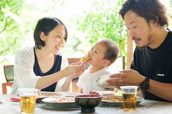 自分で選ぶ生みたて卵のお土産付き!生地をこねて、オリジナルピザ作り体験