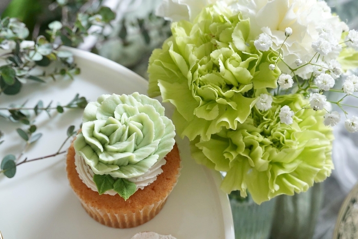 本物のような緑色のカーネーション