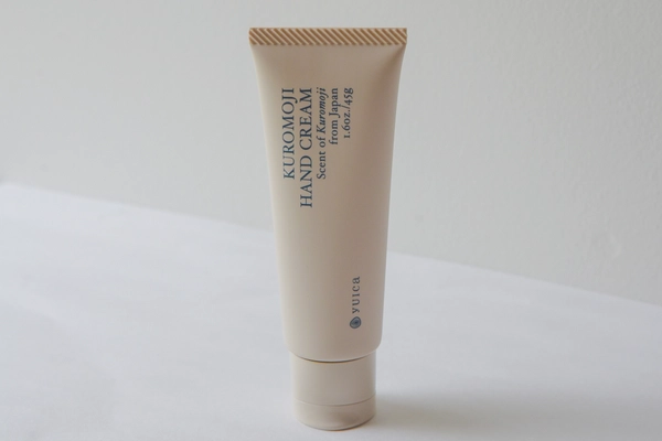 日本の森から生まれたアロマ「yuica」 あなたの手と心を癒す恵み 『KUROMOJI HAND CREAM』新発売