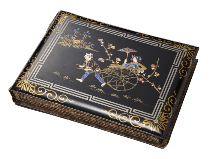 Photo.06 青貝細工　人物図写真帖／横 浜 明治時代