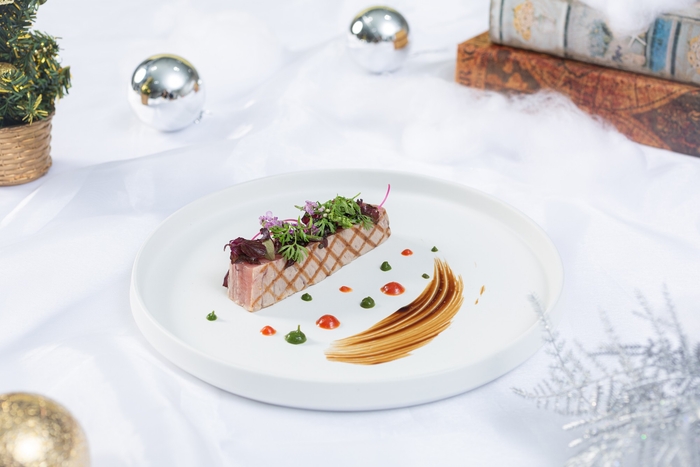 【魚料理】 本マグロ中トロのグリエ キャビア添え、 バルサミコソースと2種のピューレ （グレードアップ +４，０００円）