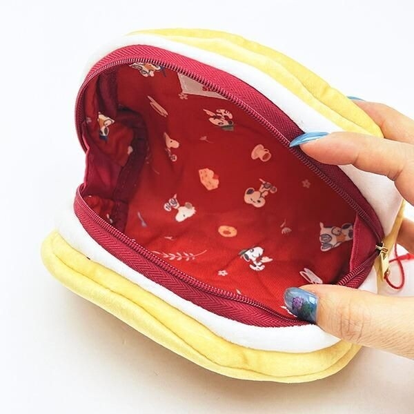 スヌーピーのスイーツがモチーフのポーチ