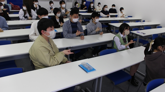 生徒たちの真剣な表情(おおぞら 仙台 みらいの架け橋レッスン®)