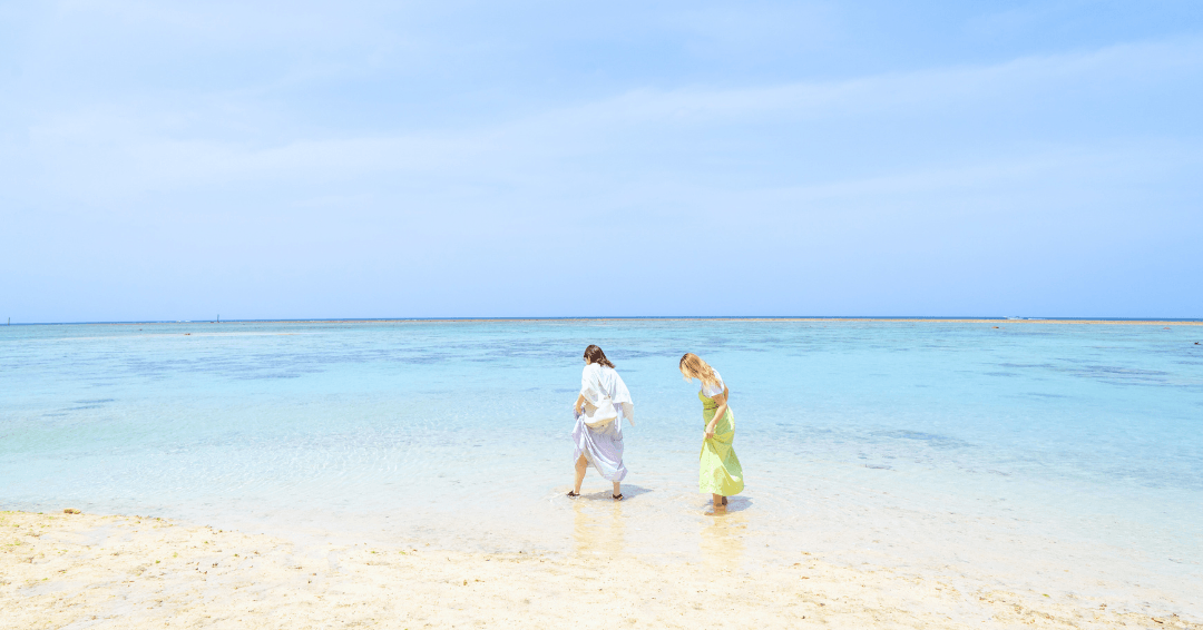 徒歩すぐの天然ビーチ