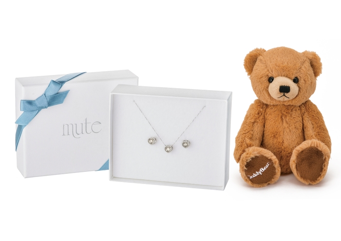 クリスマス数量限定でテディベアがついてくる(各色につき10個)ので、ぜひお早めに!