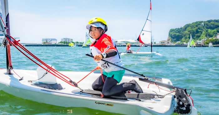 ヨットレースに参加するジュニアのイメージ