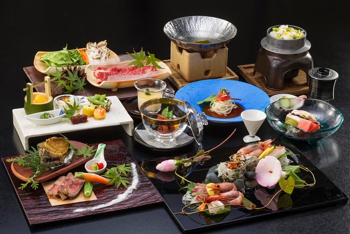 夏の月会席一例 魚介はもちろん、銘牛・但馬牛料理も