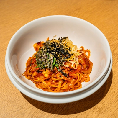 韓国で大流行中のアレが新大久保で食べられる！？ 「カルナク」が『ヨプの黒豚屋　新大久保店』に3/7より登場！