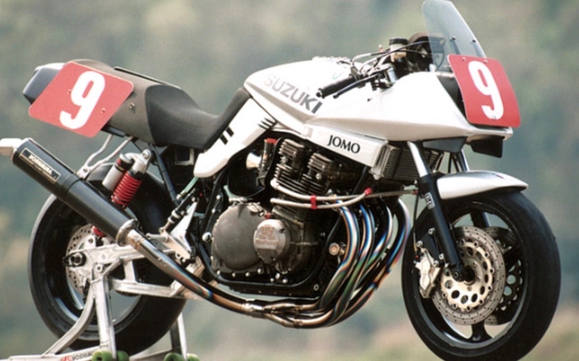 アリーナ展示:SUZUKI  JOMO刀 ヨシムラブース