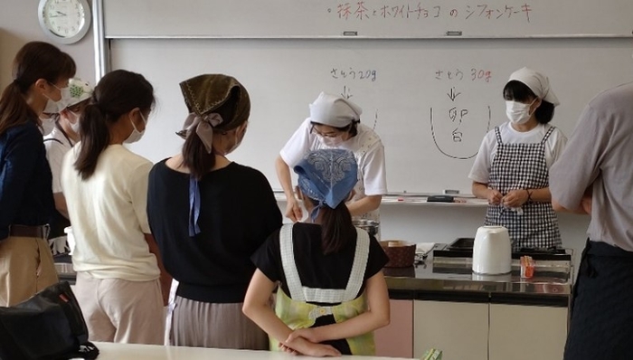 令和4年度(2022年度)「わくわく体験教室」スイーツ作りの様子