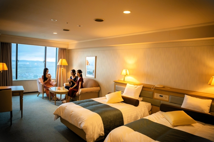 全室、猪苗代湖正面の客室