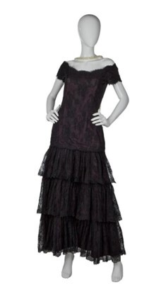ヴィクター・エーデルシュタイン「シルクとレースのイブニングドレス」 ※写真クレジット:ジュリアンズオークション