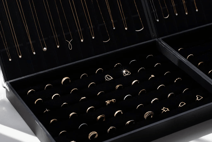 500点以上のジュエリーをご試着いただけます