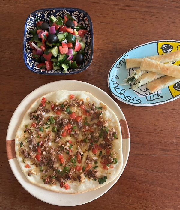 重信初江さんのトルコ料理 ~現地風薄焼きピザ&白チーズの春巻き~