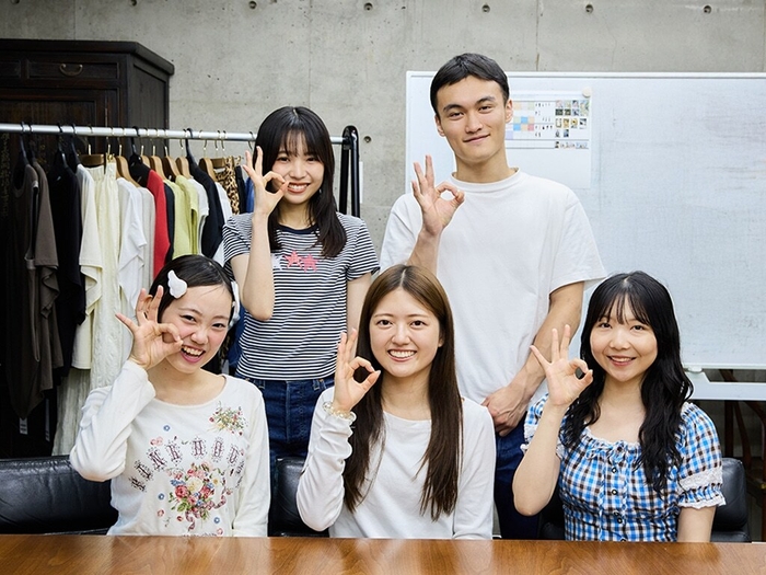 商品開発に携わった金藤ゼミナールの学生たち