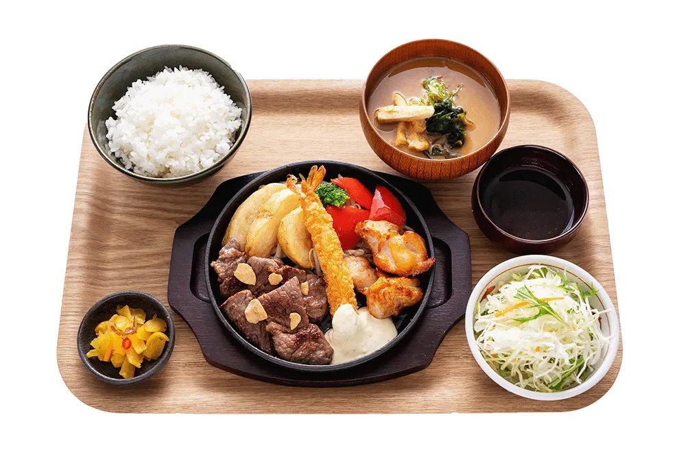牛カットステーキミックス定食   990円(税込み)