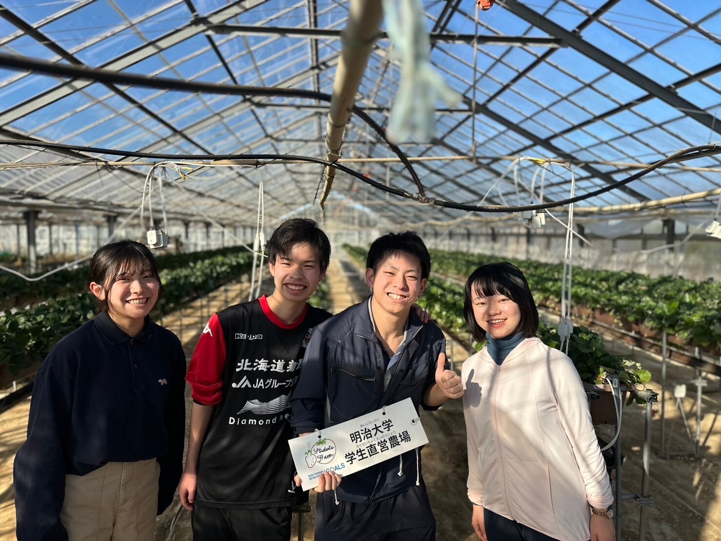 学生農場メンバー左から山部こころ 園生 裕大 代表 小杉 京平 大西 凪瑳