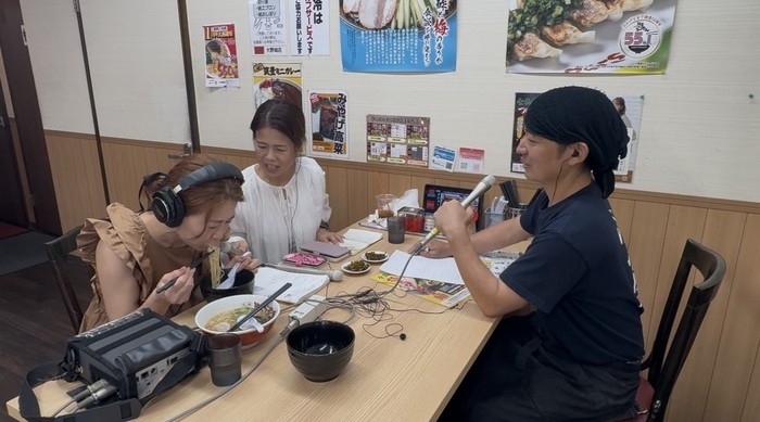 生中継の中、ラーメンを実食していただきました!