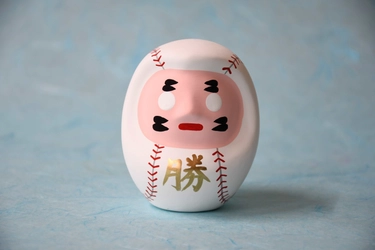 「祝 白河の関越え！まるで野球ボールな限定だるま発売」　 利益は地元の野球チームに寄付！