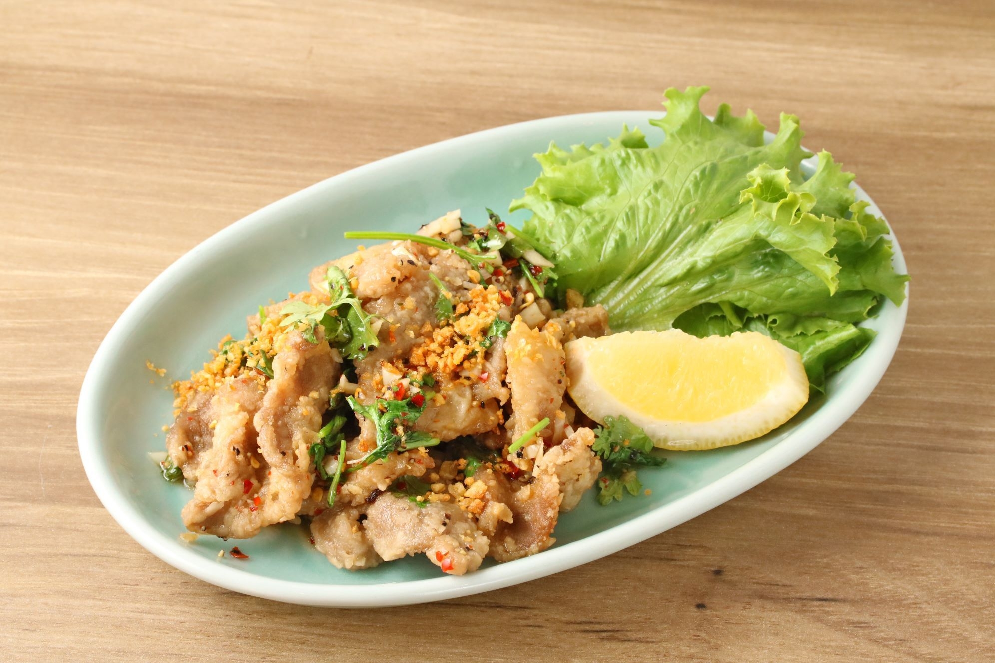 ムー・トード・ガティアム/豚肩ロースのニンニク黒コショウ炒め