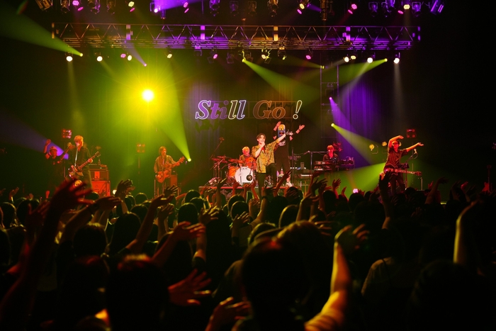 写真：源 賀津己、宮川舞子