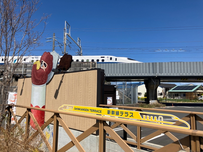 まもるんパン新幹線テラス