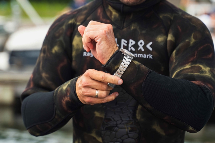 初回特典のシグネチャーブレスレット 定価18,900円