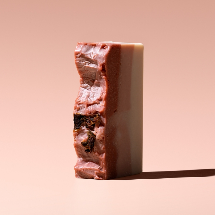 豊かな保湿力。エイジングケアにもおすすめ。フェイスソープ/ダマスクローズ 140g