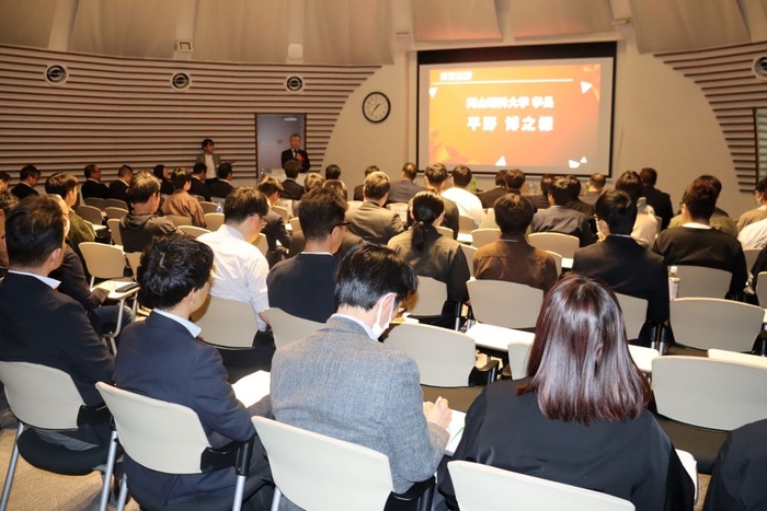 熱心に聞き入る姿が目立った会場