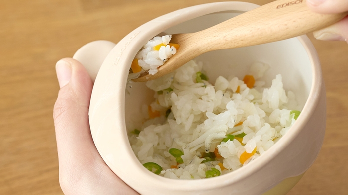 内側カーブで食べこぼし軽減