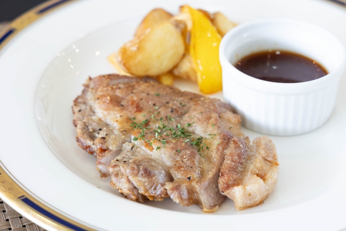 栗原市内のレストランで提供している「みちのくの心意気」ステーキ