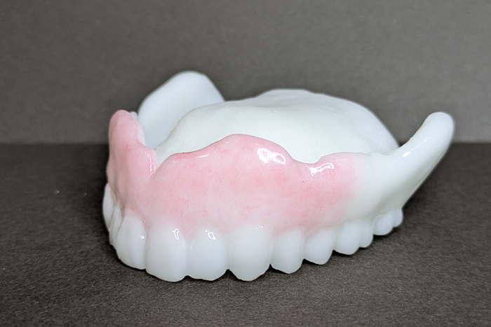 妻もご機嫌、「おやすみ入れ歯」