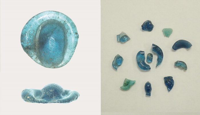 写真２　型押しされたガラス（左）と折り取られたガラス（右） （左は『飛鳥池遺跡発掘調査報告』奈良文化財研究所学報第71冊より）