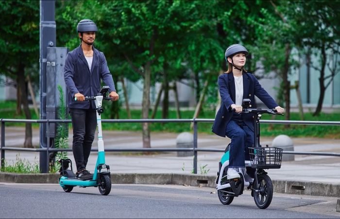 写真提供:Luup(右が電動アシスト自転車)