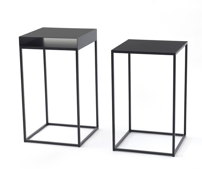 写真左：新製品 ナイトテーブル　／　右：サイドテーブル