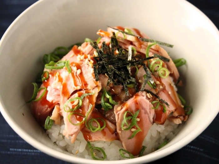 レアチャーシュー丼