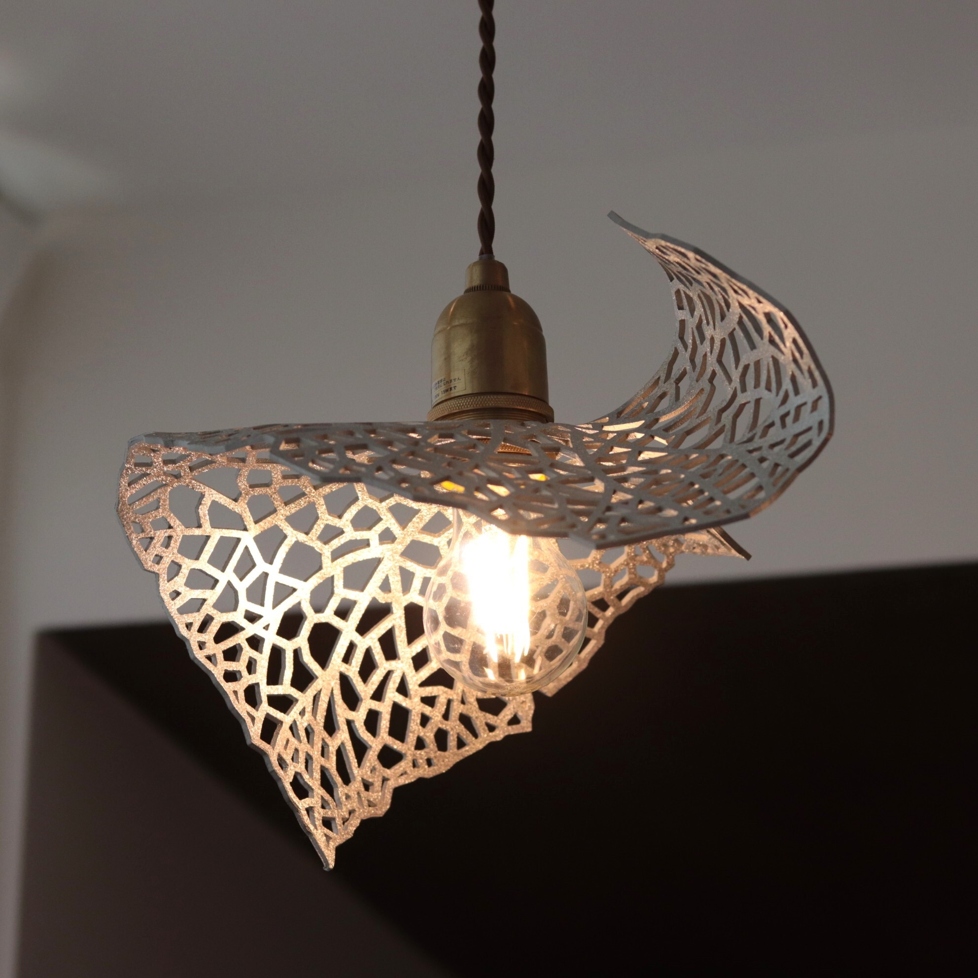 錫のペンダントライト 葉4