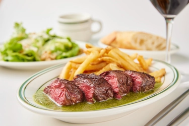 神楽坂ランタンバーガーがディナータイムを 『ランタンステーキ』に4月15日(火)リニューアルオープン！ 昼はハンバーガー専門店、夜はステーキフリット専門店に