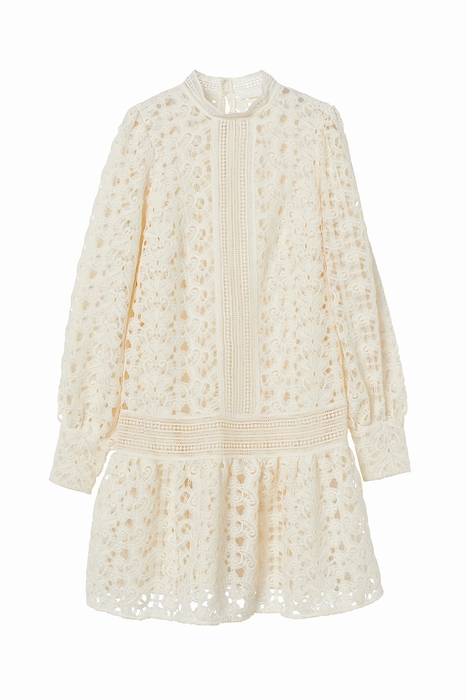 ¥7,499(100%リサイクルポリエステル) ※店舗: 渋谷店・新宿店・二子玉川ライズ店・名古屋松坂屋店・心斎橋店