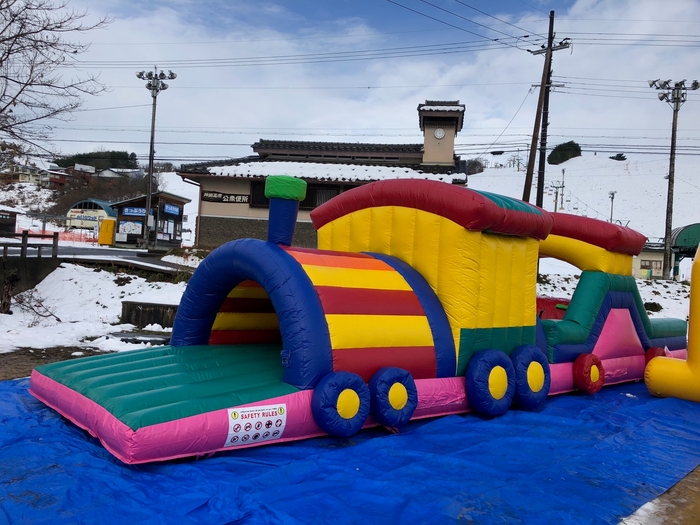 ふわふわ遊具 機関車