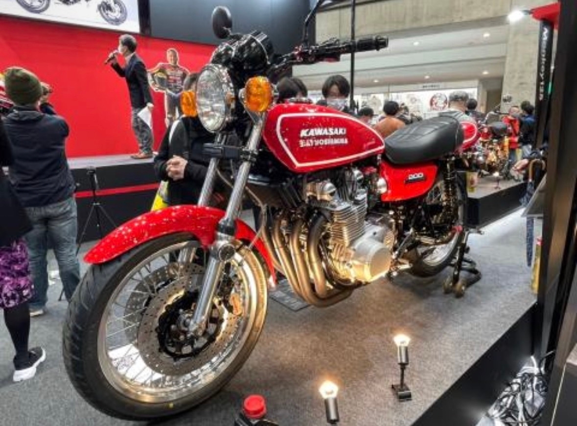 アリーナ展示:Kawasaki  Z1 ヨシムラブース