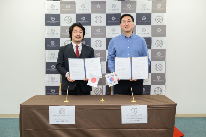 ミライズとMACSによる業務提携調印式。